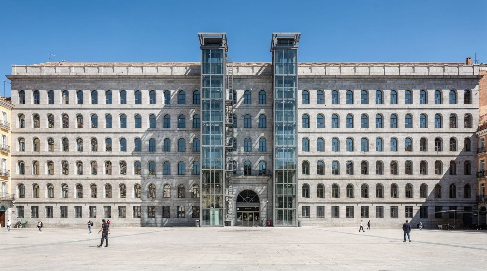 La Guernica di Picasso a Madrid: cosa sapere prima di stare di fronte a lei — La Guernica è larga 7,77 metri, dipinta nel 1937. Starci davanti è diverso da un