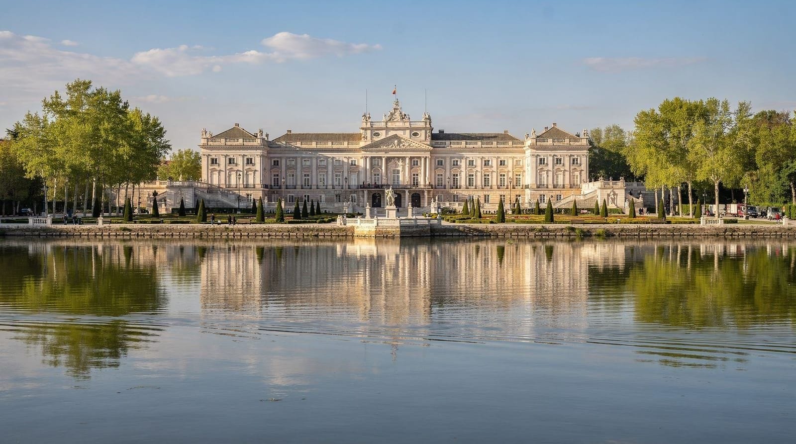 Aranjuez from Madrid: royal gardens, palace & day-trip guide