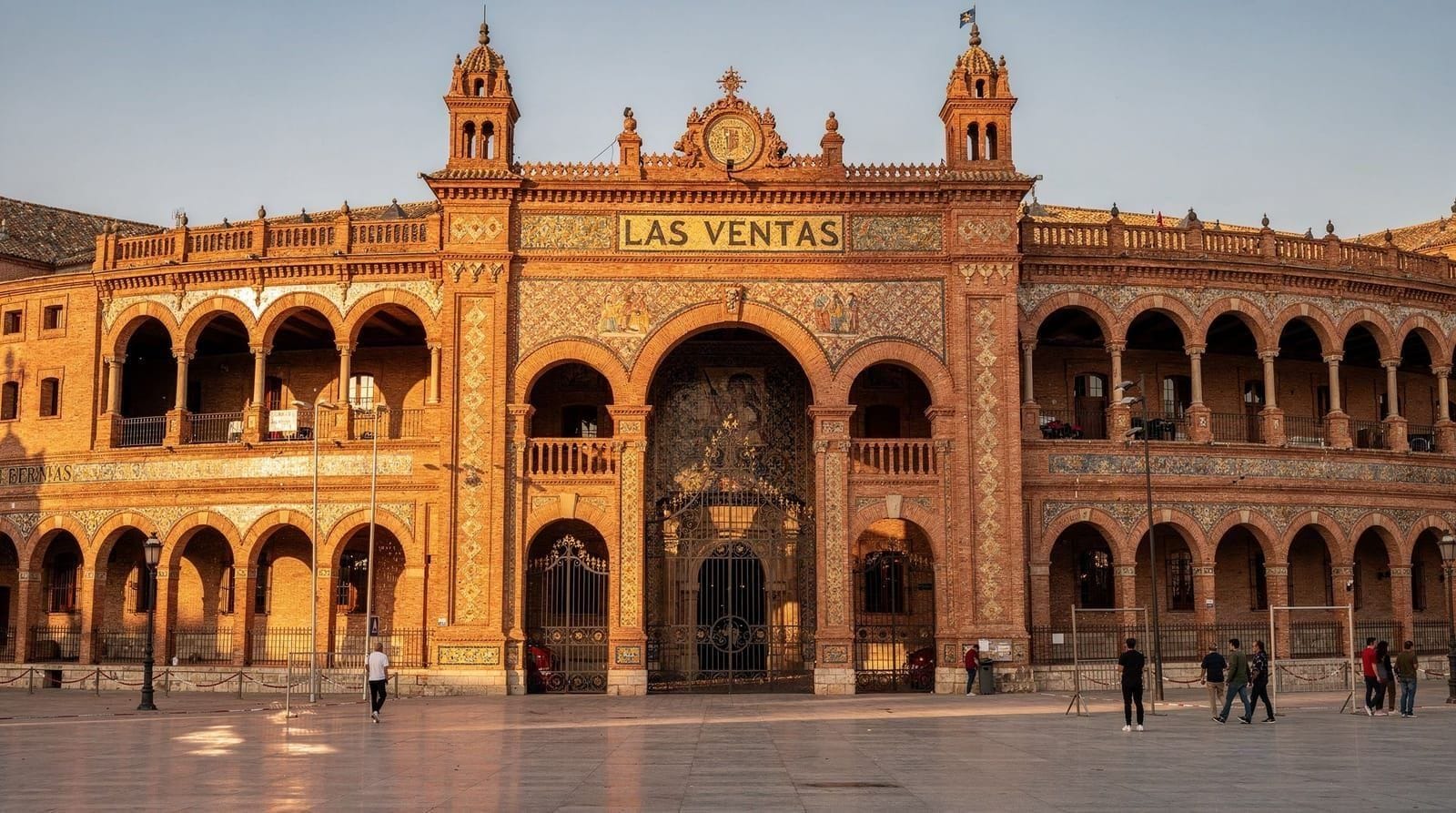 Las Ventas: guida all'arena più famosa di Madrid — Las Ventas è la più importante arena al mondo. Tour del museo, stagione di San I
