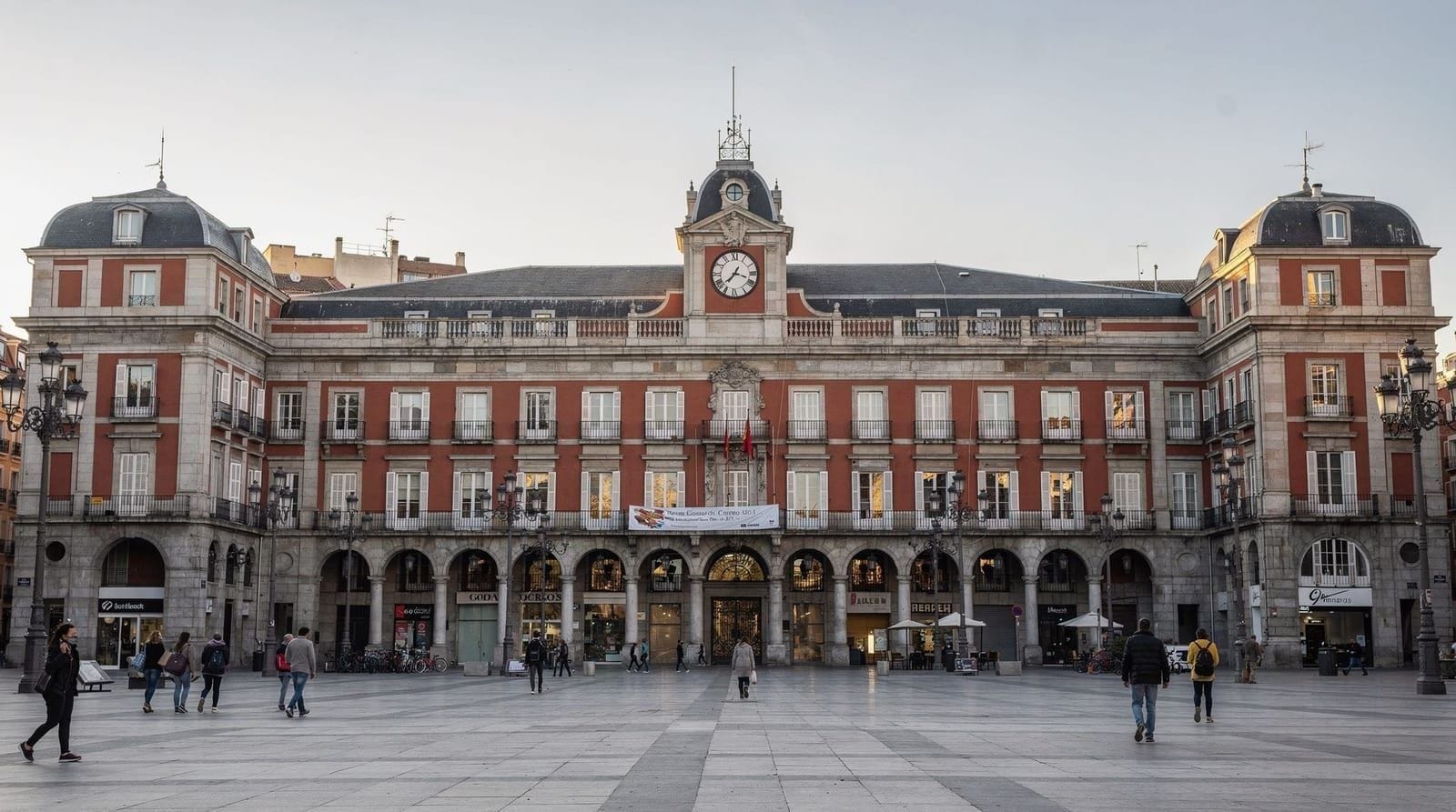 Puerta del Sol: Madrid's symbolic centre and what to actually do there