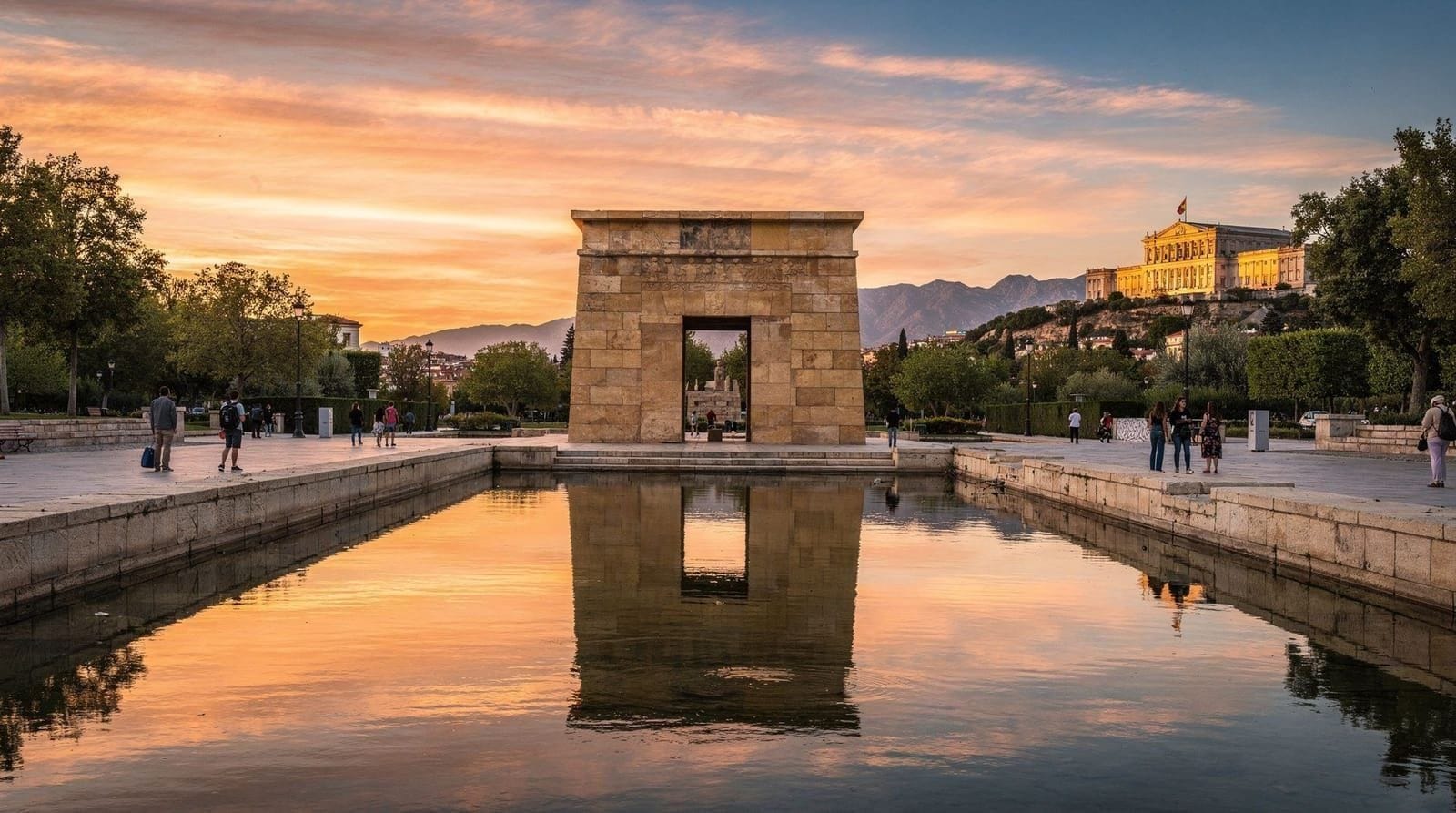 Tempio di Debod al tramonto: il tempio egizio di Madrid e lo skyline occidentale