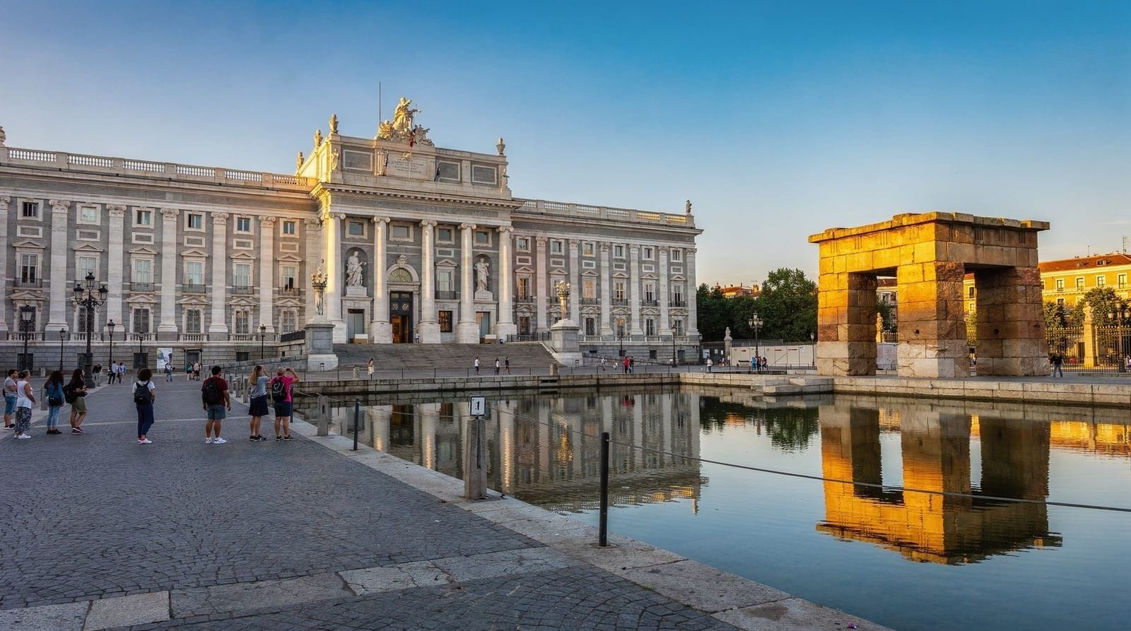 Madrid en un día: el itinerario esencial para una escala — ¿Un día en Madrid? Visita el Palacio Real, el Prado, tapas en La Latina y el ata